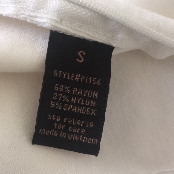 SOLD White layered shorts with pockets - Picture 9 of 11